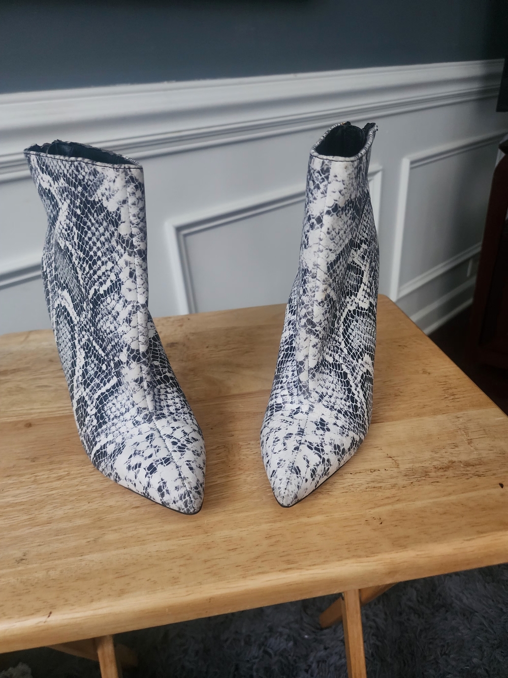 Snake-Print Pointed Toe Ankle Boots - White/Black